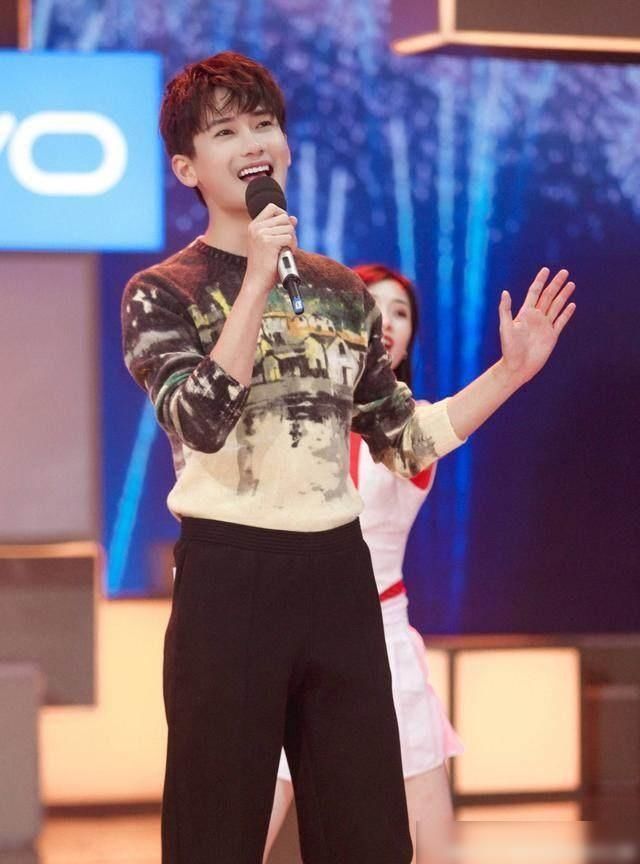 有趣|新的小鲜肉将暂时取代谢娜,失去谢娜何炅扎心会很有趣