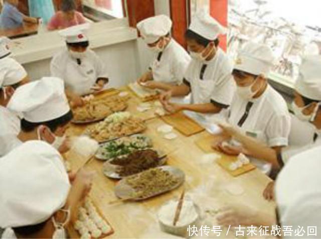 何年|庆丰包子铺:书法家徐柏涛写牌匾,小小包子铺凭何年赚14亿?