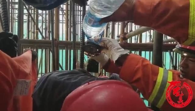 贯穿|松北区一在建工地一名工人不慎跌落 钢筋贯穿身体