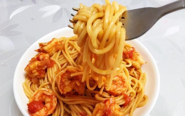  意大利|番茄虾仁意大利面，孩子想吃意大利面不用买，简单营养自己做