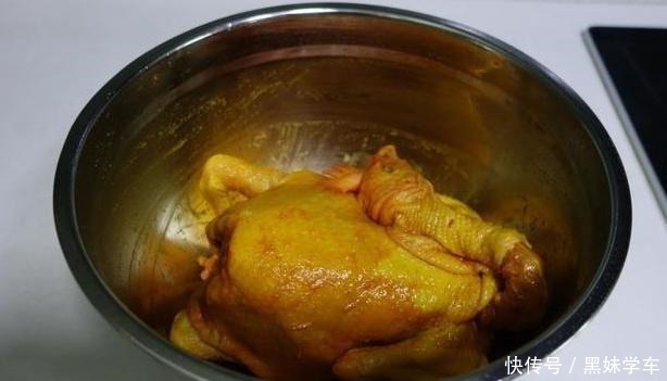 制作|色泽金黄的盐焗鸡是这样制作出来的,你会了吗