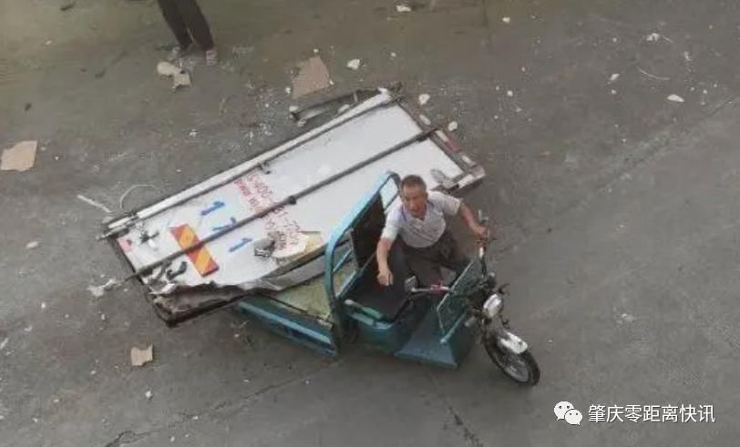  拉走|货车高速公路遇车祸，7吨猪肉遭哄抢！连车门也被拉走了…