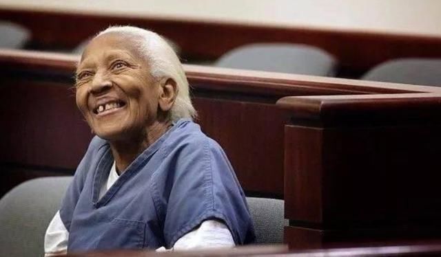  盗窃|90岁老太盗窃珠宝60年,用过32个名字,称:只是拿回白人希望我拿的