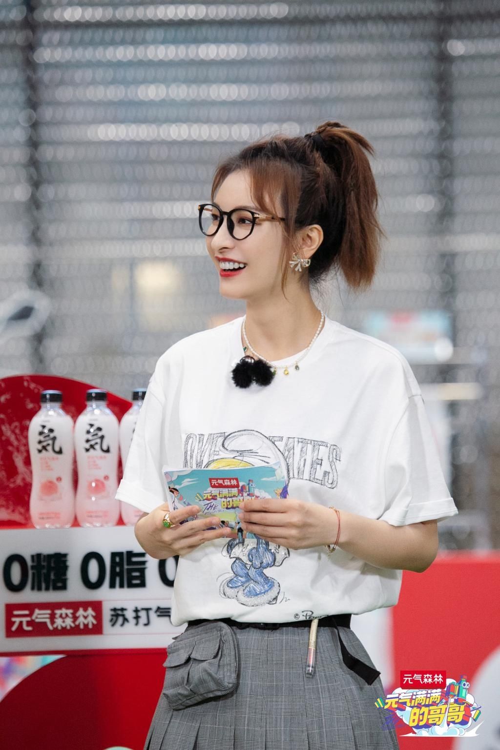  吴昕|综艺|《元气满满的哥哥》热播，吴昕扮铜人金蝉脱壳