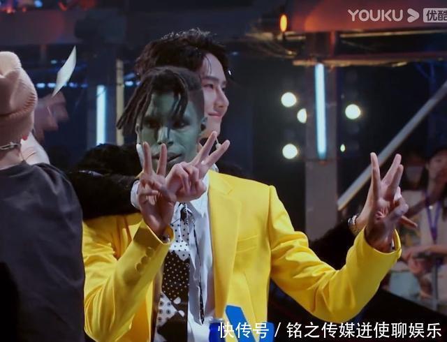 王一博|王一博《街舞》被坐“大腿”,布布坐腿上跳舞,一博害羞成了亮点