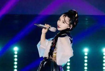  成团|《乘风破浪的姐姐》成团夜，阿朵表示：我就是来美美地鼓掌的