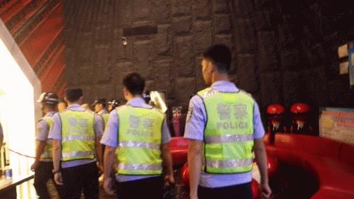  武鸣|武鸣警方联合禁毒支队开展娱乐场所清查行动