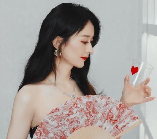  特效|被赵丽颖“无实物表演”惊艳，看到特效前后对比，才明白她的演技