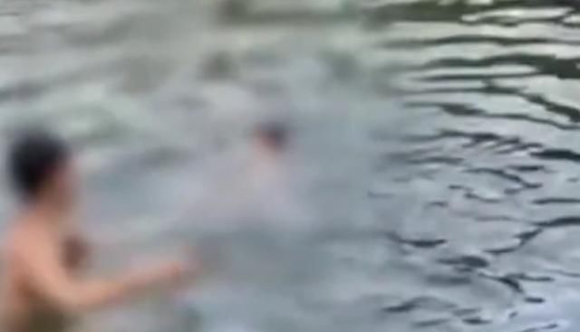  游泳|男子回应小孩溺水被质疑未施救：不会游泳，妻子有孕，扔了救生圈