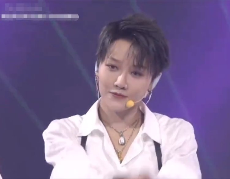  也实在是太|THE9舞台表演《yes ok》，几乎都是远景而遭吐槽，观众看了个寂寞