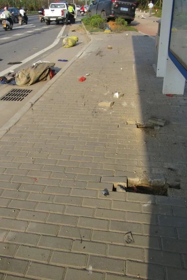  判刑|男子在斗门公交站台睡觉被小车飞撞当场丧命！车主夫妇双双被判刑！