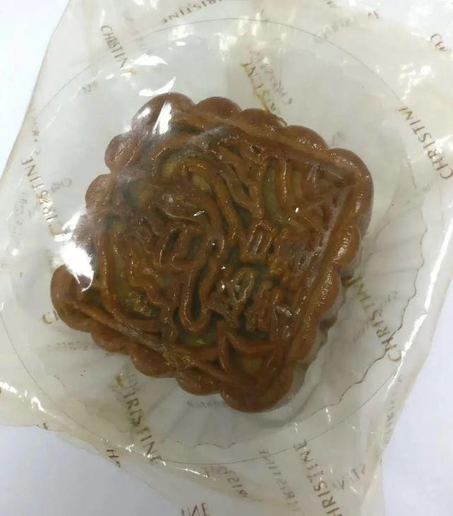 老伯|放了10年的月饼没发霉！老伯还吃了两口......