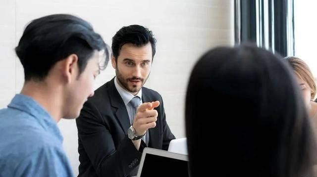  月薪|为何很多人，宁愿月薪4000，受穷受累，也要留在大城市？4点讲透