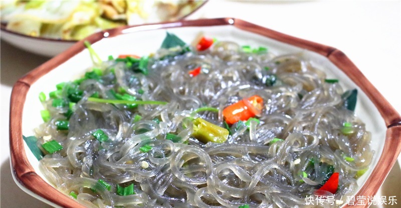 下厨|亲戚来家里送结婚喜帖,我下厨做了6菜1汤,亲戚夸我厨艺好