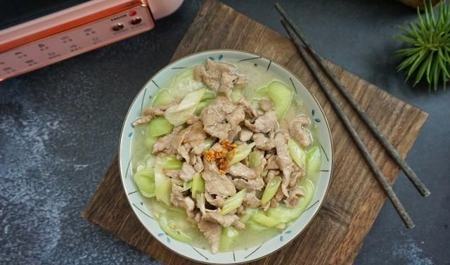  鲜甜|这瓜和它一起炒，鲜甜可口，入嘴绵滑，每次做好端上桌，女儿最爱