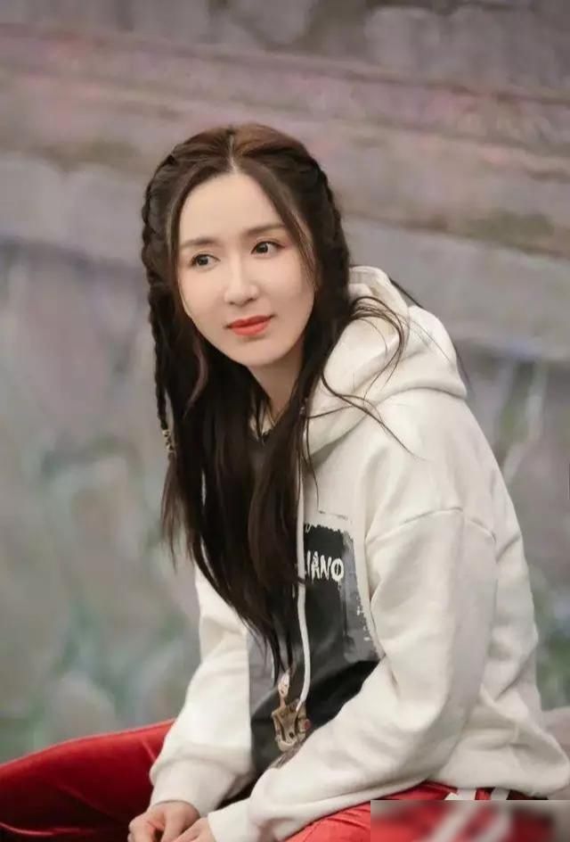  娄艺潇|《笑起来真好看》：小鸟娄艺潇想参加跳崖比赛，勇气可嘉