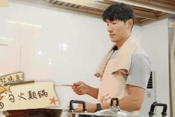  嘉宾|《中餐厅》官宣杀青，无意暴露飞行嘉宾，王俊凯杨超越同框被传cp