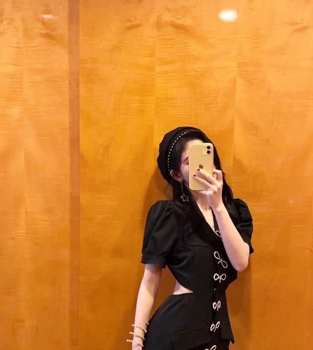  小蛮|“四千年美女”鞠婧祎晒新照不忘突出小蛮腰，腰部特写惹人羡