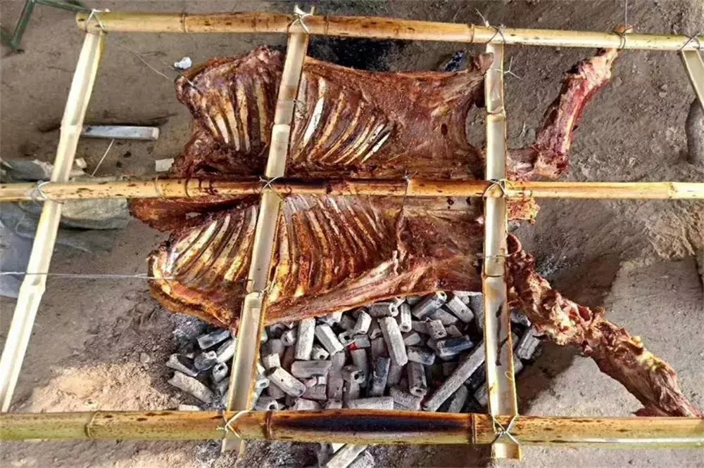 羡慕|解放军野外驻训伙食怎么样?小龙虾、烤全羊随便造!能羡慕死印军