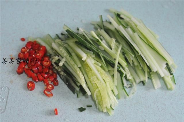  低热量|面条米粉一边站，夏天早餐锁定它！0脂肪，低热量，医生也爱吃！