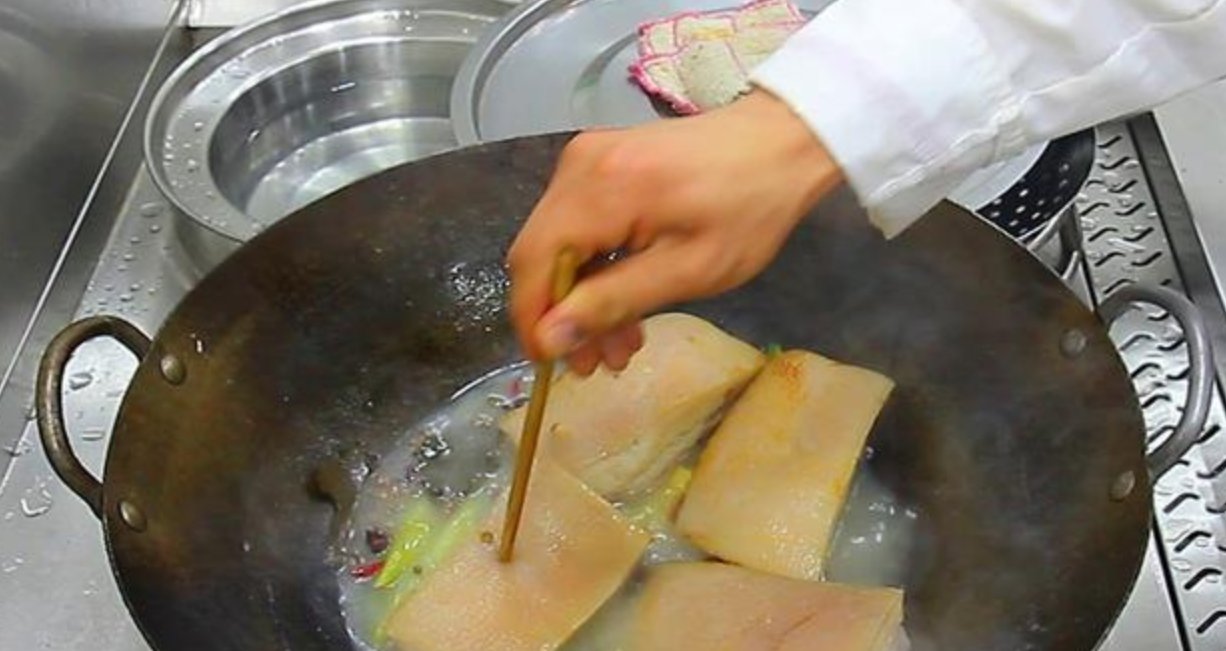 干净|做红烧肉,别急着下锅!大厨教你一招,肉质软糯不油腻,入口即化