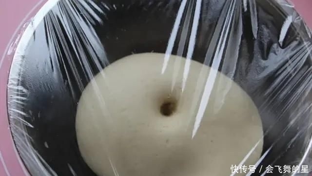  天热|天热后，蒸馒头发面，多放2种料，发得又快又好，馒头也柔软香甜