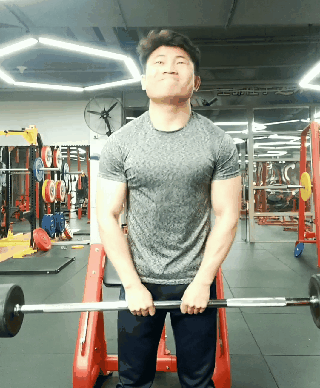  肌肉|锻炼背部肌肉很重要，掌握正确的练习方法，打造完美肌肉