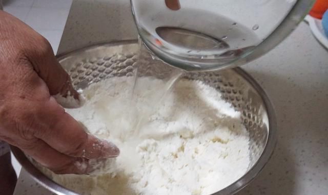 千层饼|香酥千层饼,外边卖7元一斤,教你在家就能做,比买的还香酥可口