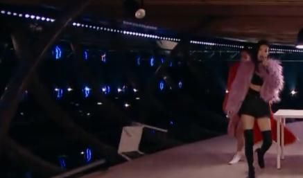  精神焕发|王丽坤换组后精神焕发，舞台上踢翻凳子，二公勇夺第一