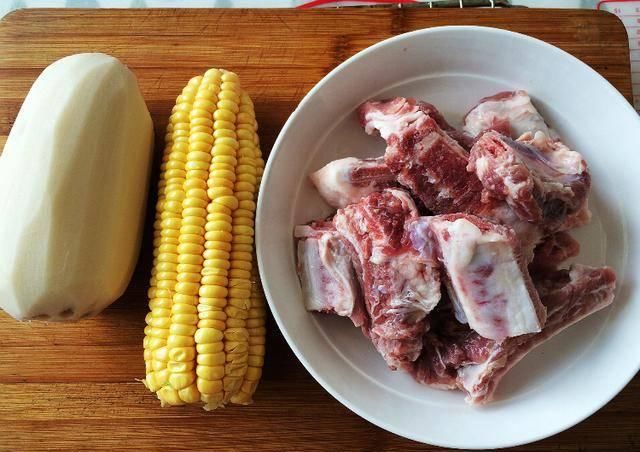 排骨汤|莲藕玉米排骨汤:免去煎炸烹煮炖炖就是一锅的美味补钙汤!