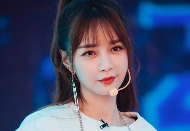  签约|沈梦辰疑似签约杜华，晒与对方聊天记录，直言“想跑都跑不了”