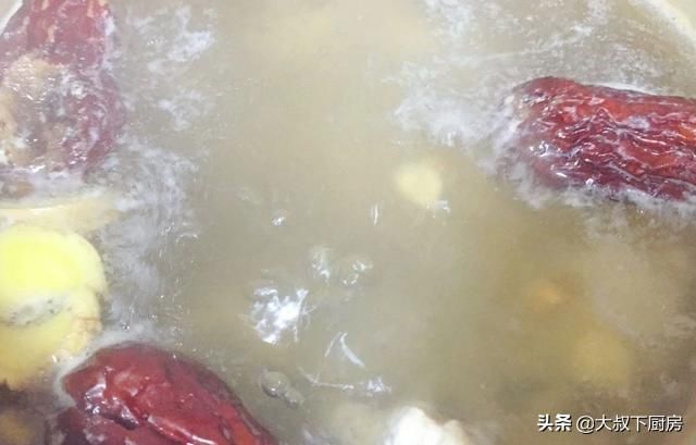 香气|砂锅煲汤很容易，大叔教你猪尾汤，香气浓郁，简单易学，非常好吃