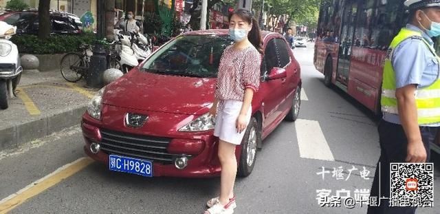 行人面前驶|斑马线前不礼让行人，十堰实名曝光18人