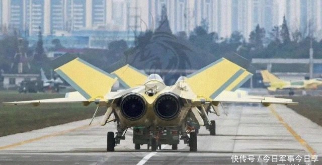 矢量|歼20增重版亮相,它又不搞近距格斗,为何要上矢量推力喷管?