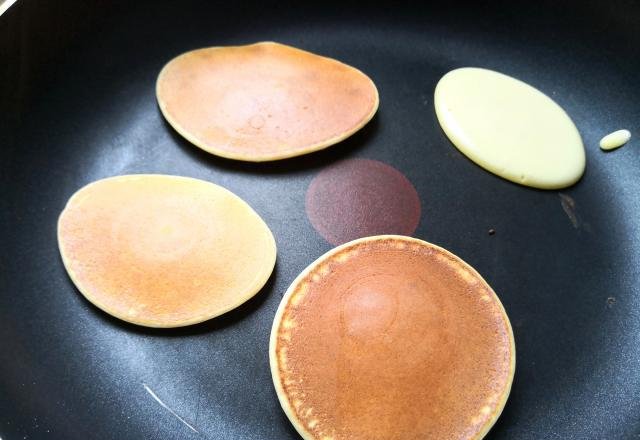  可口|小米酸奶松饼｜懒人早餐食谱：快手简单0难度，松软可口真香甜！