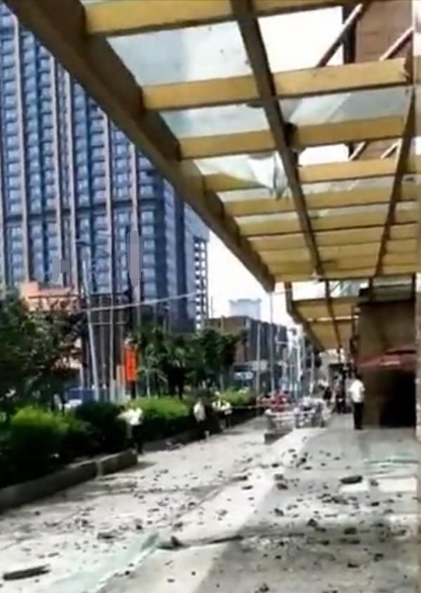  擦伤|外墙2米混凝土块31楼高坠 所幸仅2名路人轻微擦伤