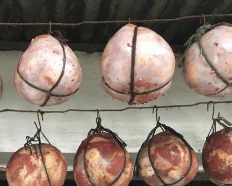 大妈|大妈院子屋顶挂满“西瓜”,500元一个,很多食客慕名而来