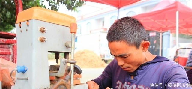 行走|无腿硬汉50元买来“双腿”，行走20年撑起整个家，买车娶妻绝不是空谈