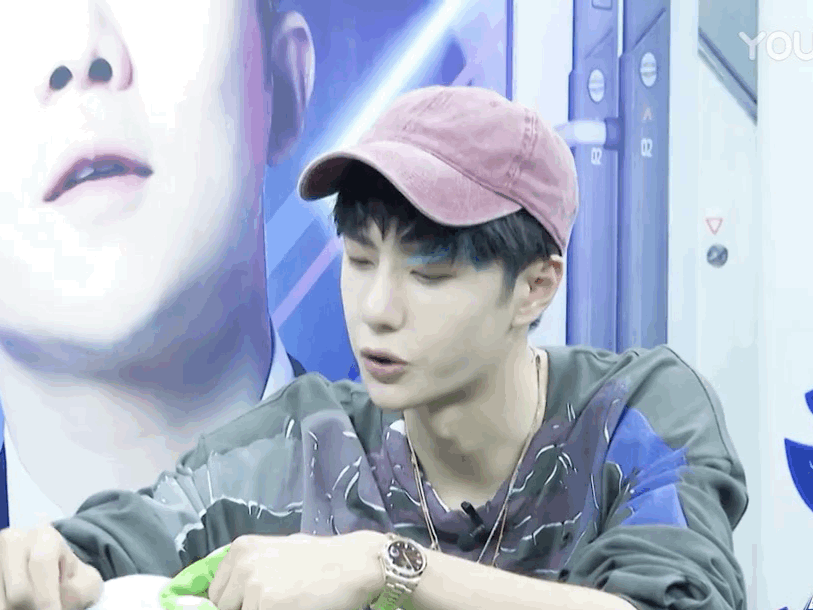  无误|200815《这！就是街舞》本期新鲜预告释出 扛着梯子跑的王队长是王甜甜无误了