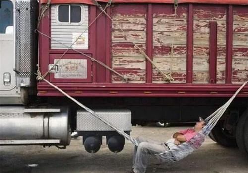  服务区吃饭|为啥货车司机宁愿不吃饭，也不去服务区饱餐？这3个原因现实又扎心？