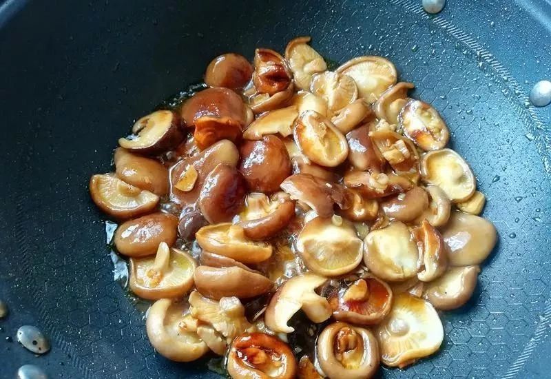 没放|香菇和土豆这样做，一点肉也没放，好吃到停不下来