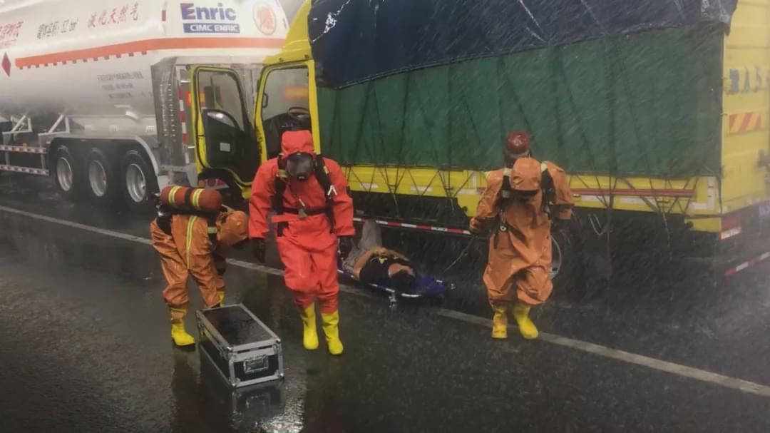  联动|高速隧道内有事故导致危化品泄漏？看河南高速交警多部门如何联动演练应急救援