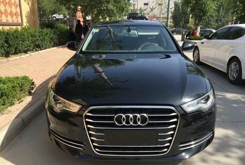  电话|奥迪违停商店门口不留电话，老板一怒之下叫来叉车：给你泡泡水