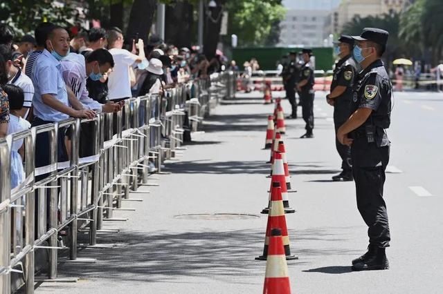  推门|美驻成都总领馆关闭后，“门都没锁推门就进”