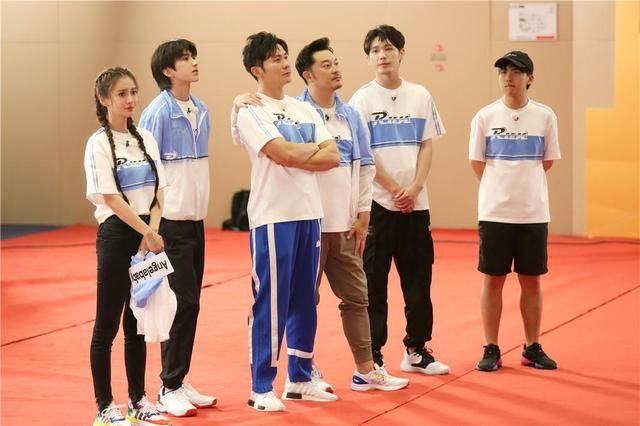  守护|200807 蔡徐坤《奔跑吧》海报公开 坤坤子的名牌由小企鹅守护