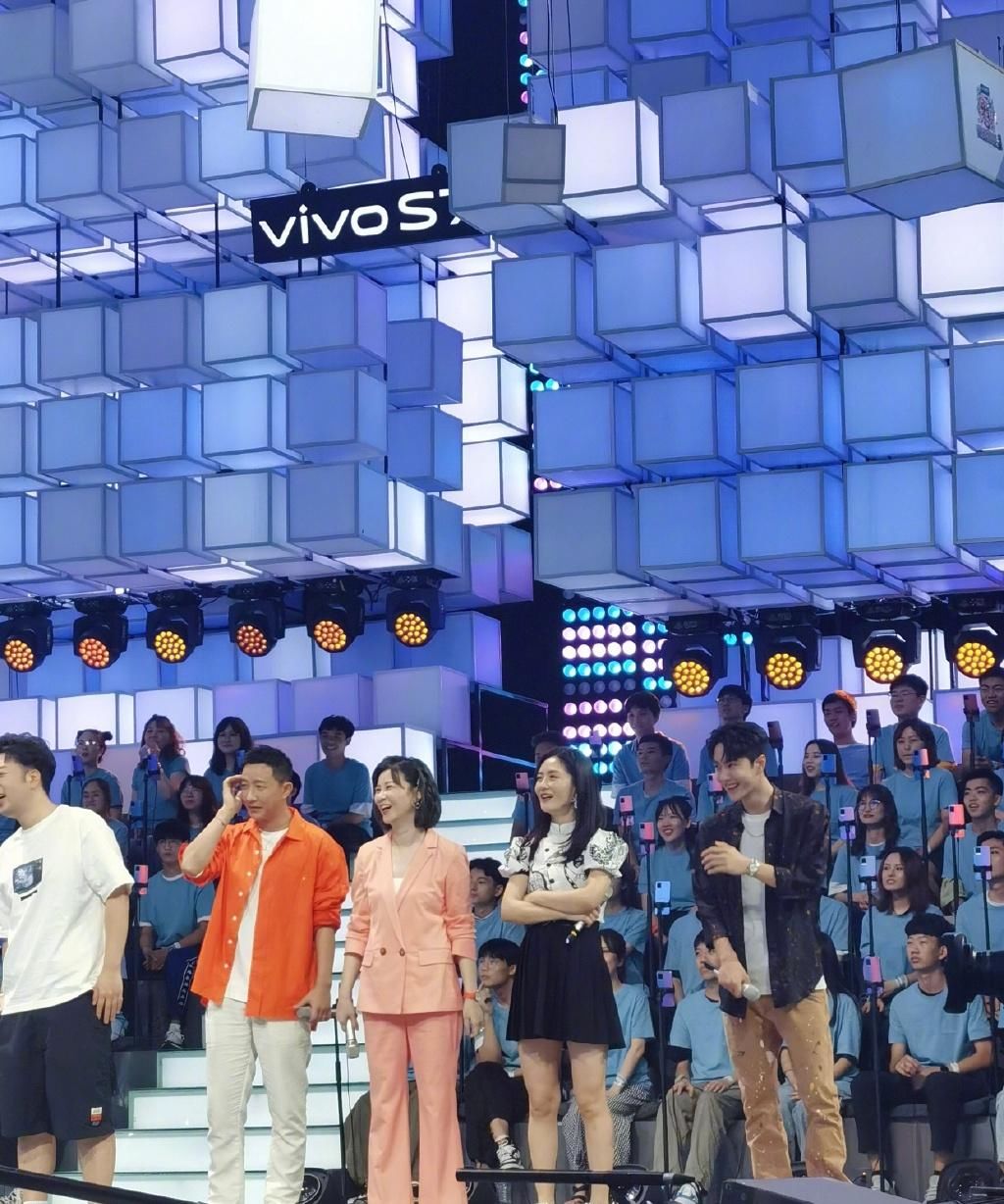  韩庚|赵丽颖王一博录制《快本》，将代表和颂传媒乐华娱乐PK，还有韩庚