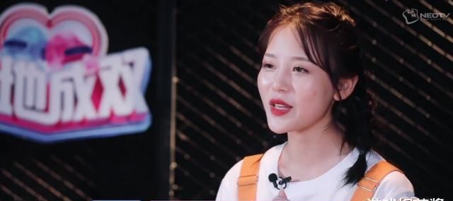  直播|落地成双：呆萌女帝属性暴露无遗，偏爱八块腹肌的小哥哥