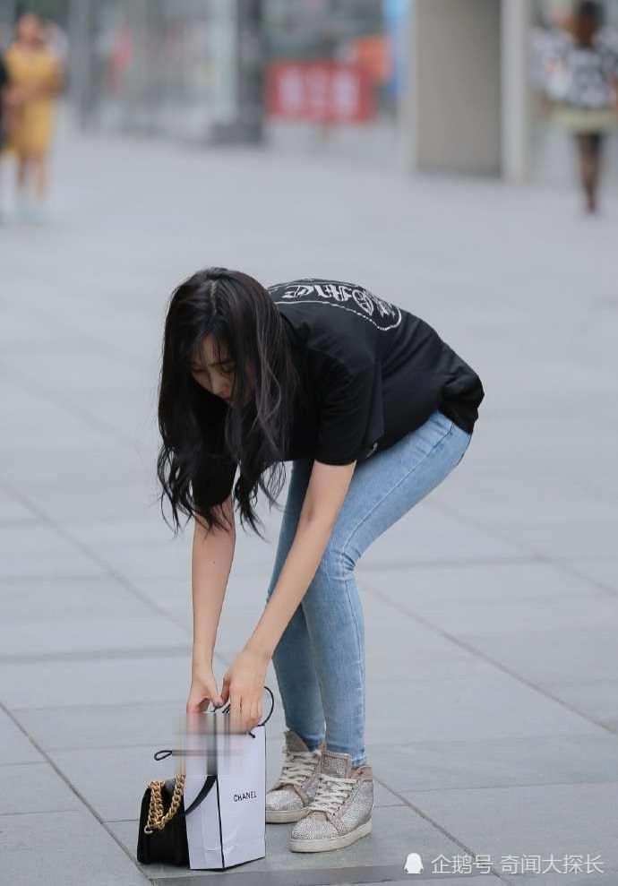  时尚|黑色短T，腰间纽结设计，个性时尚