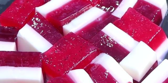  抢光|火龙果别只会直接吃了，加一袋牛奶，没想到这么好吃，上桌就抢光