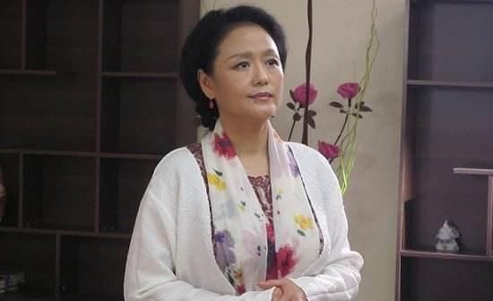 单身|参加节目被乐嘉“突吻”,戏中演寡妇,今66岁依旧单身